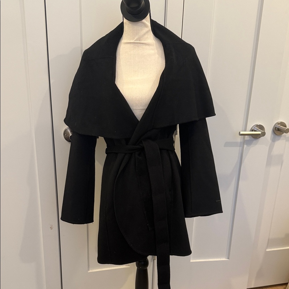 Never Worn Elie Tahari Elegant Black Women's Coat